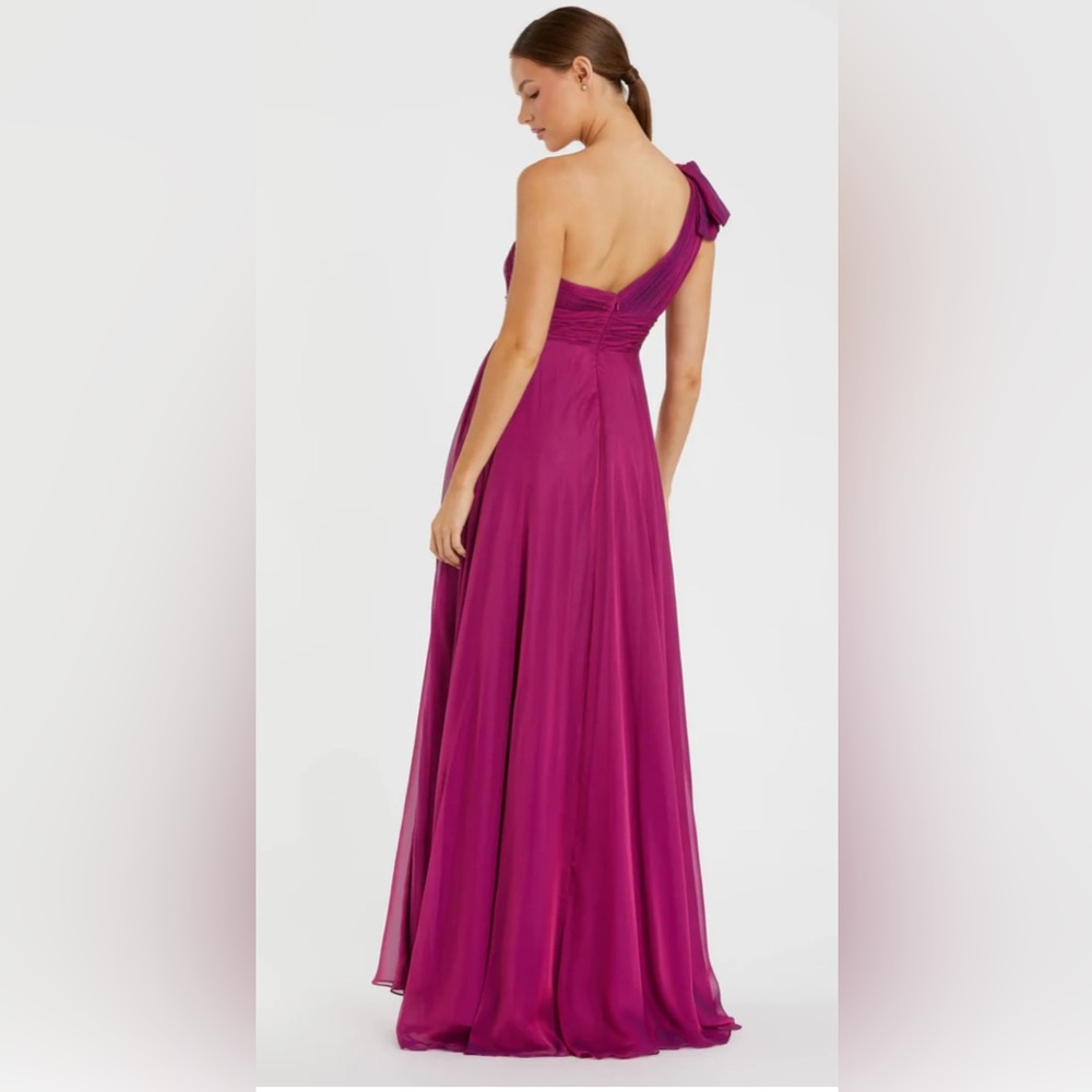 NWT Mac Duggal One-Shoulder Raspberry Gown Size 8 - Picture 3 of 4